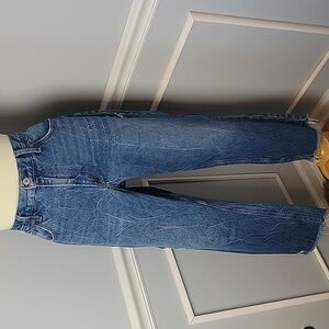ABERCROMBIE & FITCH Mom Jean‎ Distressed Whiskered Raw Hem Medium Wash Mid Jeans
